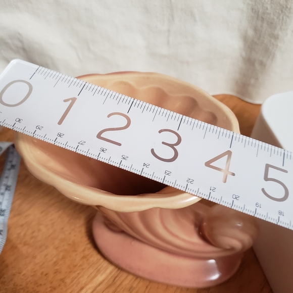 Cornucopia vase in peach. USA signed - Picture 7 of 14